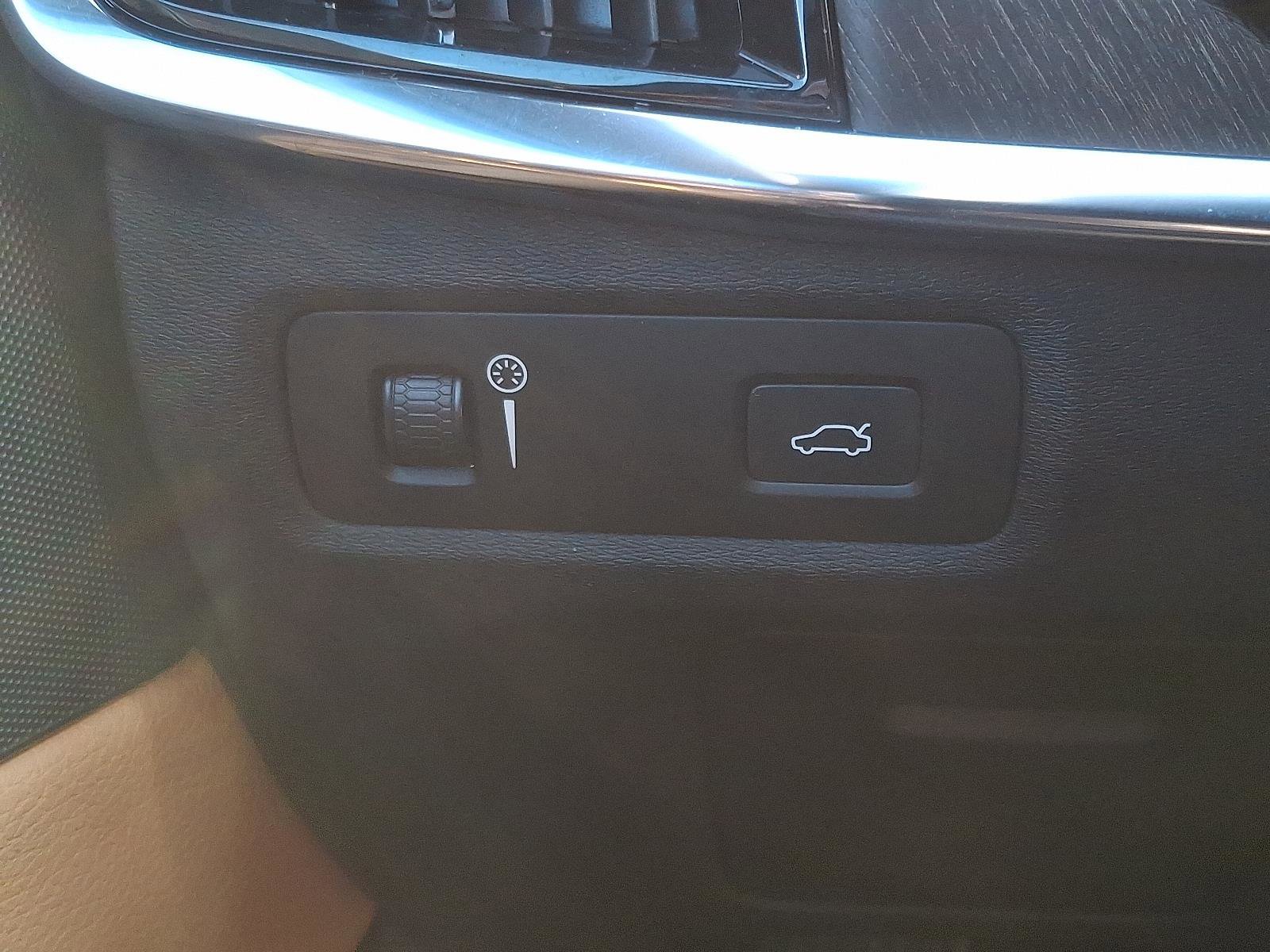 Used 2018 Volvo V90 T6 Cross Country w/ Protection Package Premier image 23