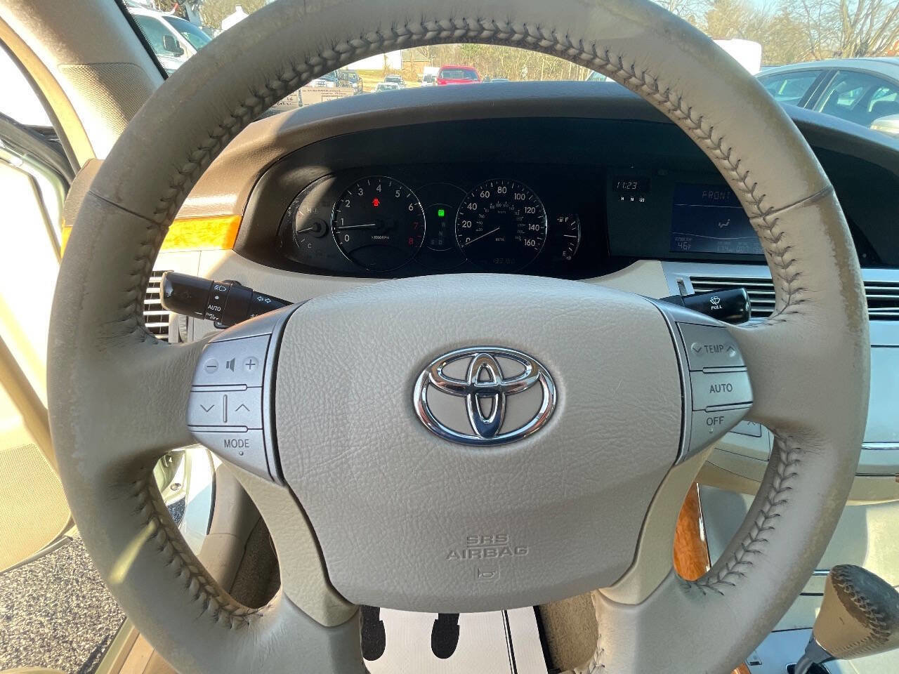 Used 2005 Toyota Avalon XLS image 17