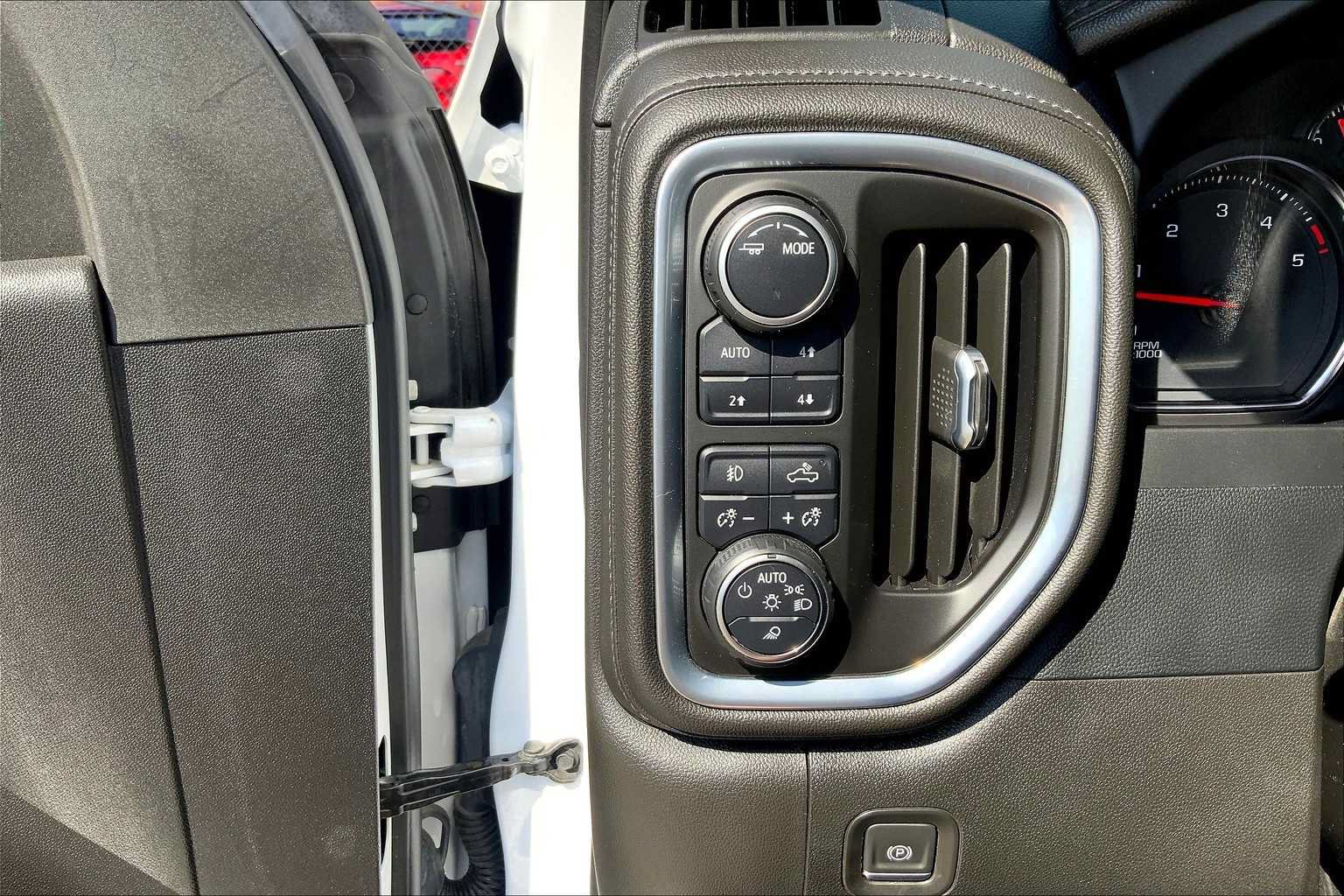 Used 2022 Chevrolet Silverado 2500 LTZ w/ LTZ Plus Package AWD/4WD image 32