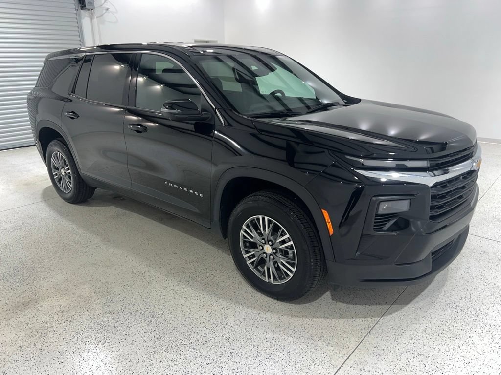 Used 2024 Chevrolet Traverse LS FWD image 7