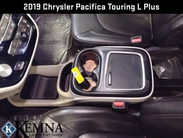 Used 2019 Chrysler Pacifica Touring-L Plus image 27
