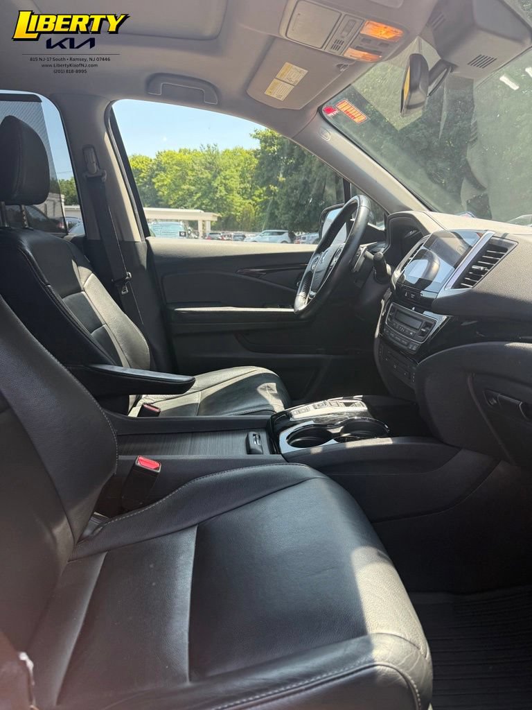 Used 2017 Honda Pilot Touring image 9