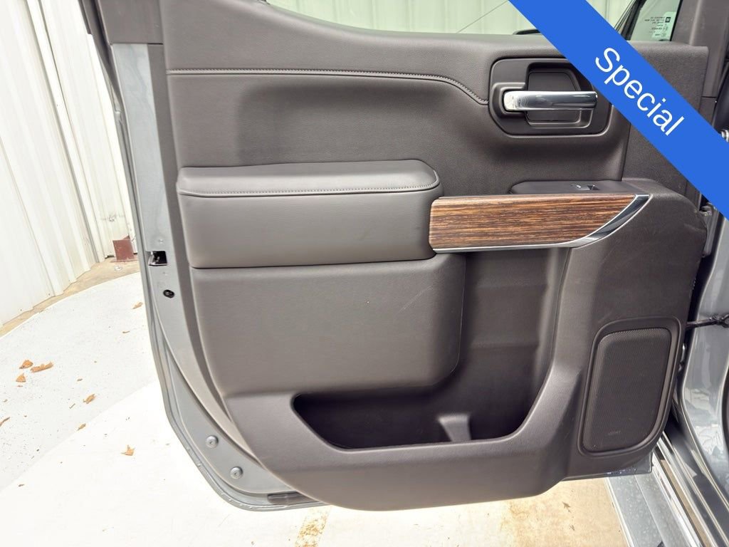 Used 2021 Chevrolet Silverado 1500 High Country w/ Technology Package image 11