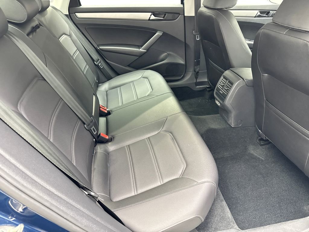 Used 2022 Volkswagen Passat 2.0T SE FWD image 37