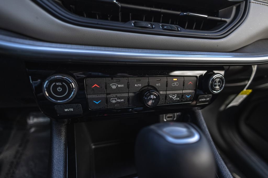 Used 2026 Jeep Compass Limited image 16