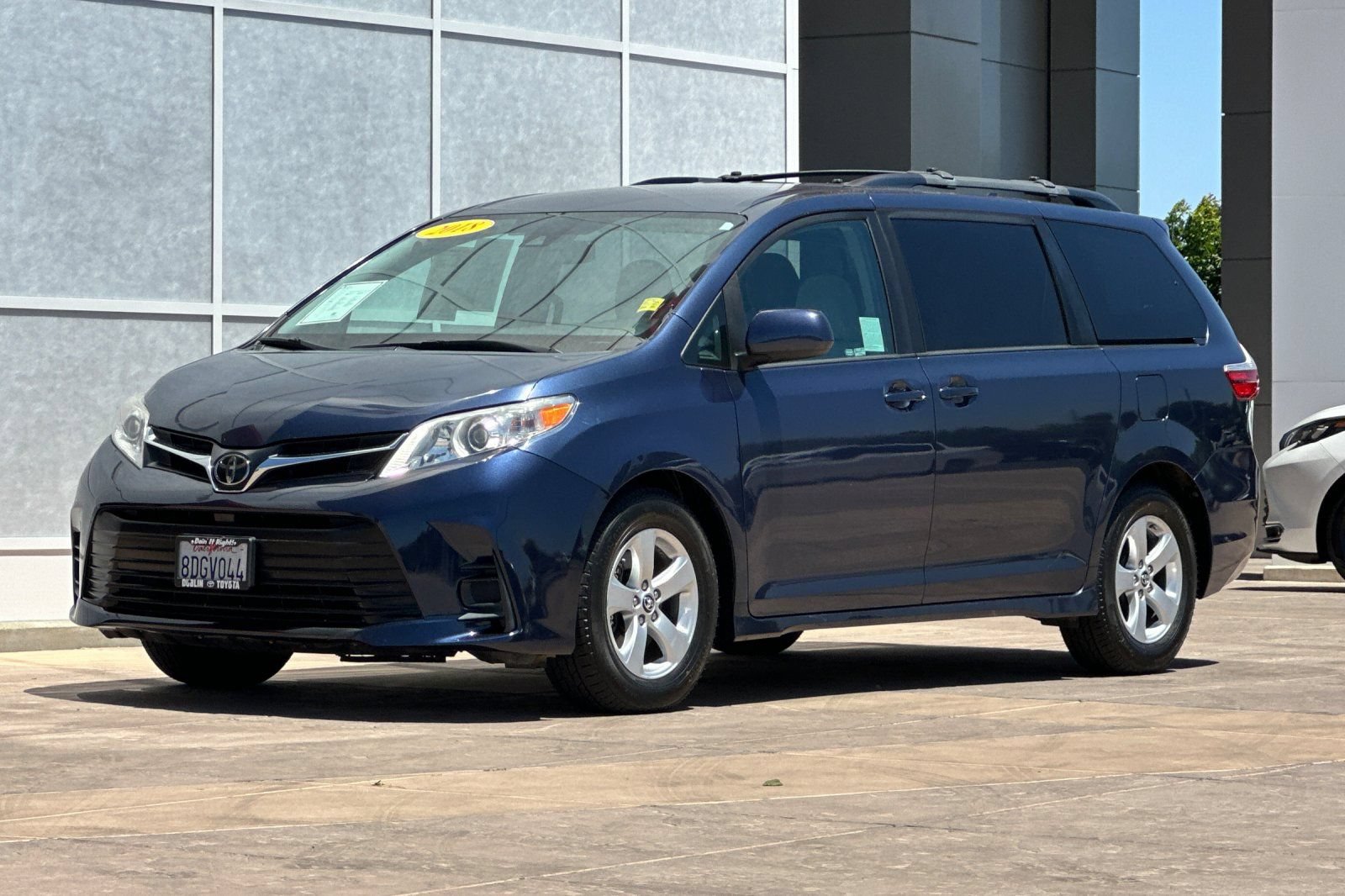 Certified 2018 Toyota Sienna LE w/ Carpet Mat Package FWD image 10