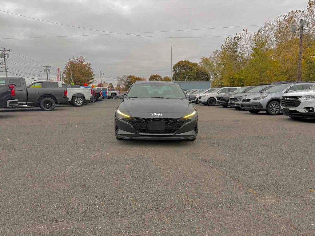 Used 2021 Hyundai Elantra SE image 3