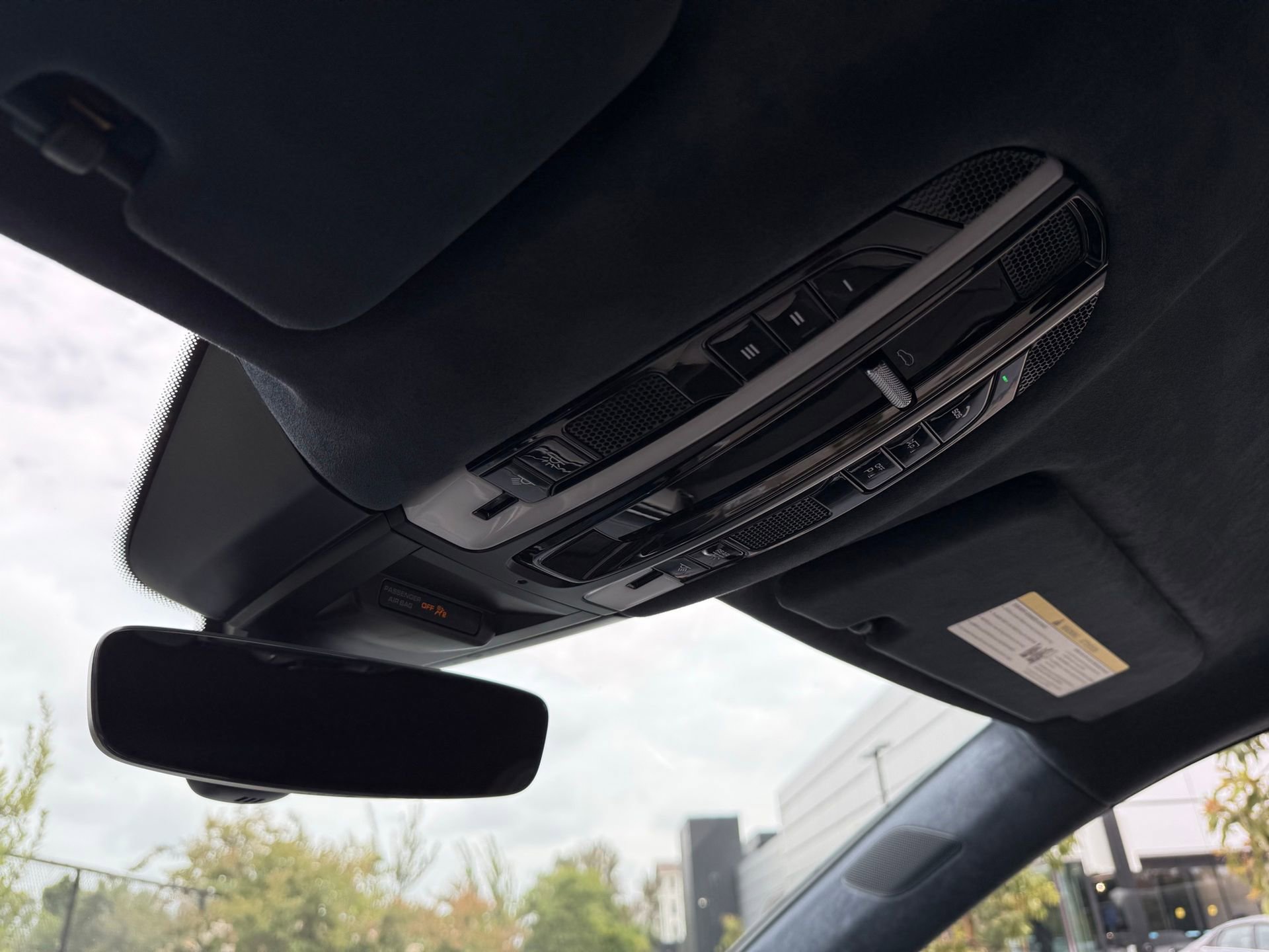 Certified 2022 Porsche Cayenne Turbo S AWD/4WD image 17