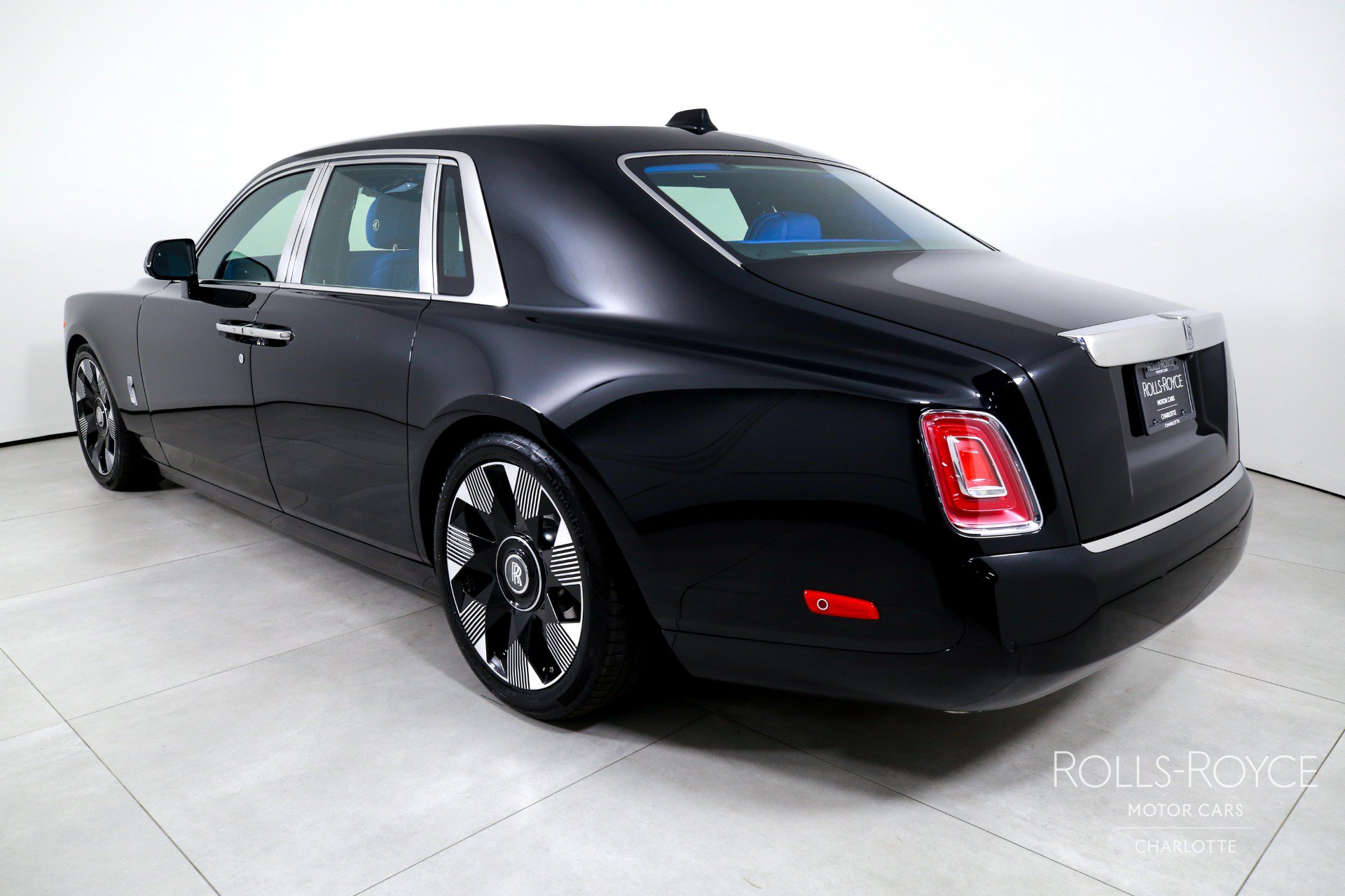 New 2027 Rolls-Royce Phantom Sedan RWD image 8