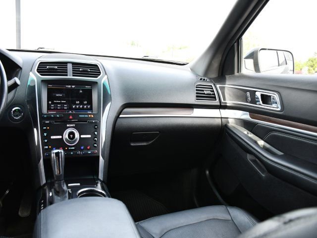 Used 2016 Ford Explorer Limited w/ Equipment Group 301A AWD/4WD image 19