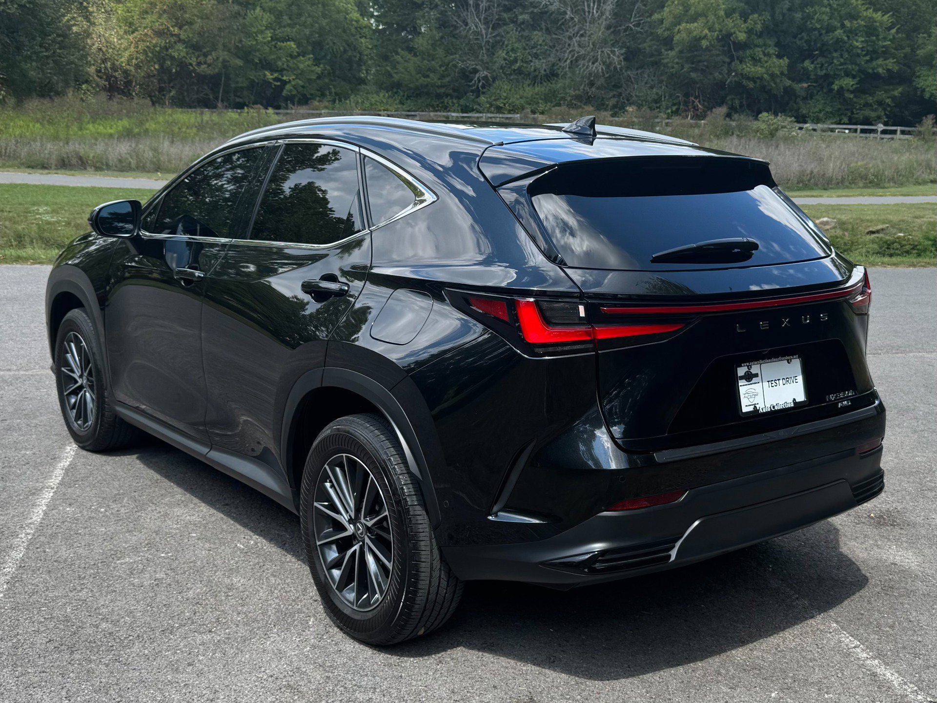 Used 2025 Lexus NX 300h AWD w/ Luxury Package image 4