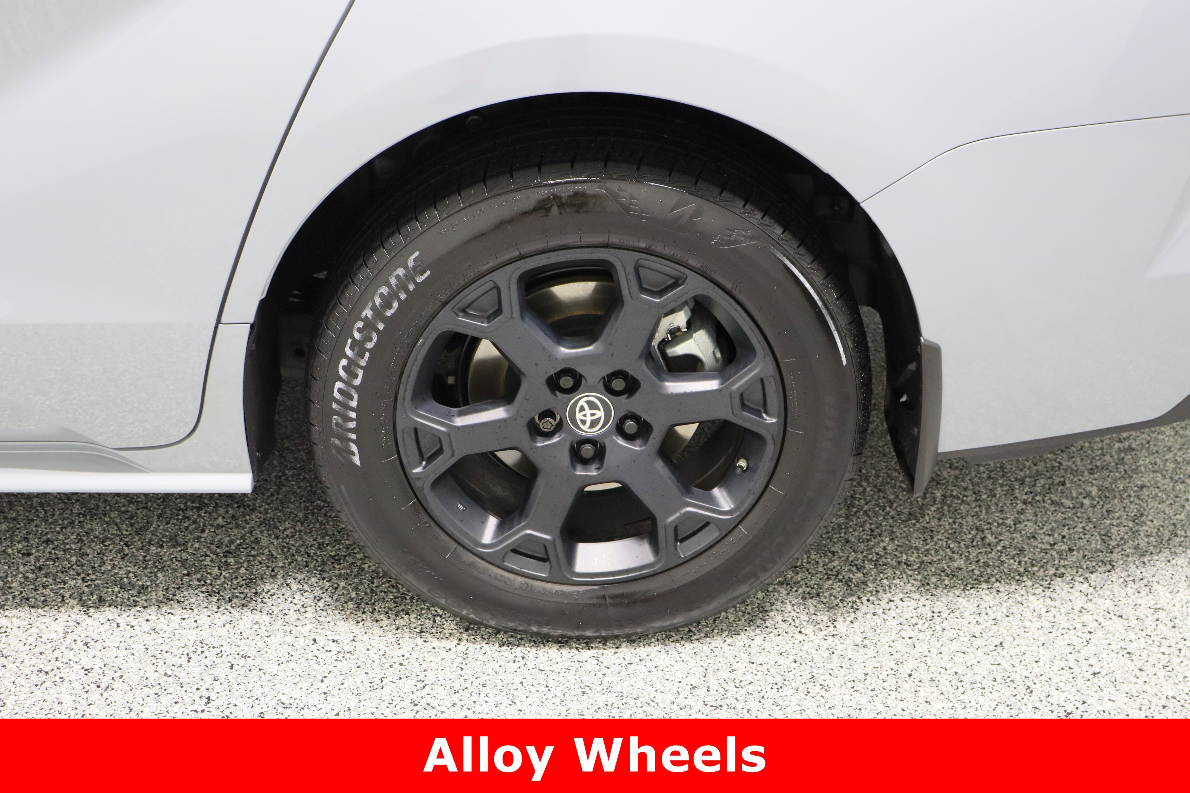 Used 2025 Toyota Sienna XLE Woodland Edition image 10