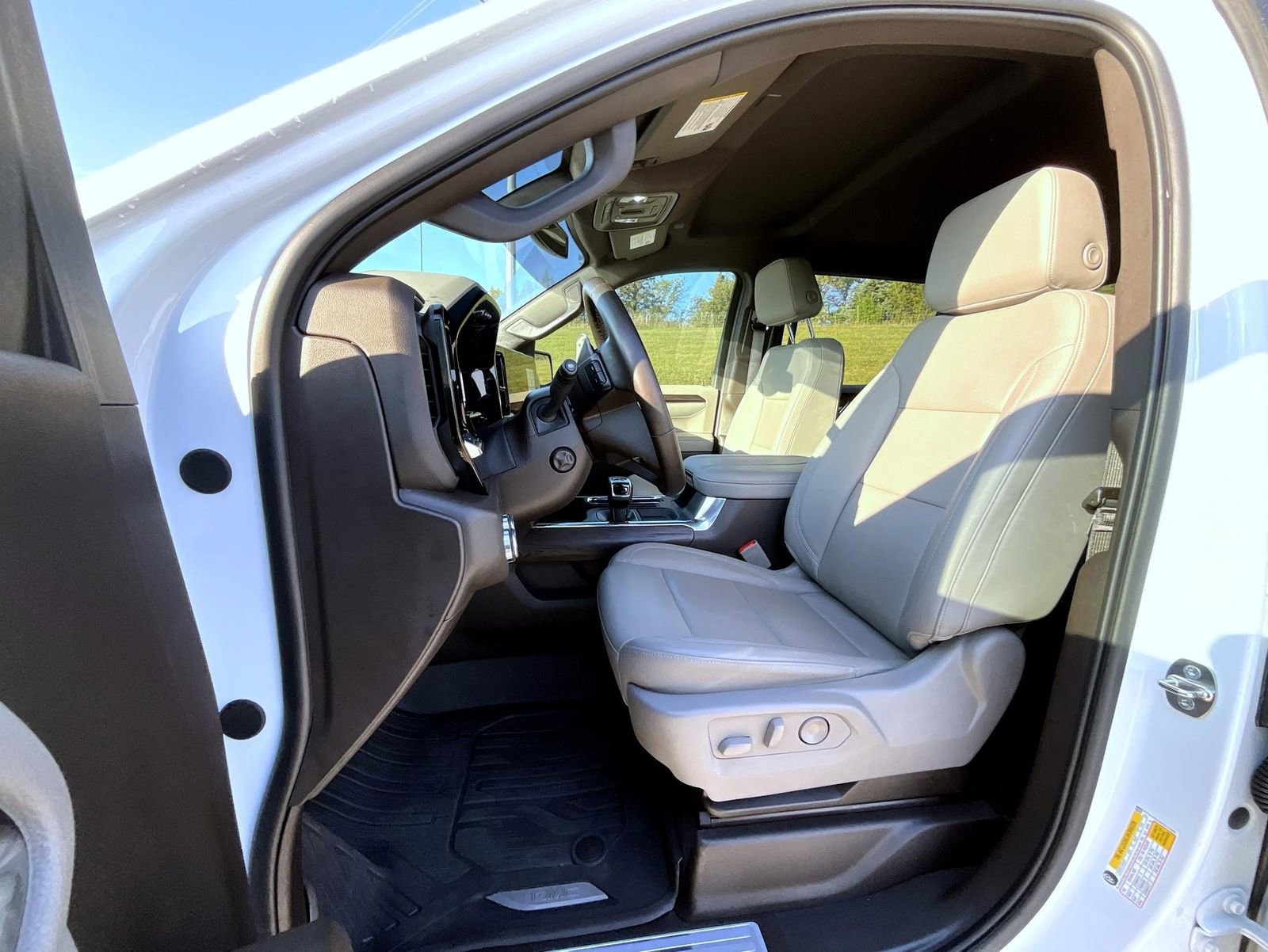 Used 2024 GMC Sierra 1500 SLT image 11