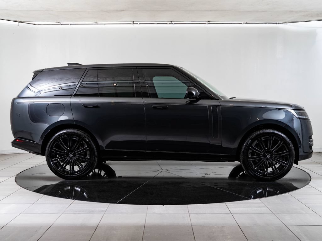 Used 2025 Land Rover Range Rover SE AWD/4WD image 11