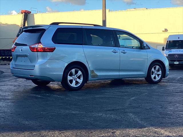Used 2015 Toyota Sienna LE image 9