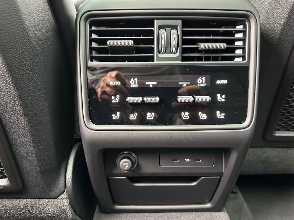 Certified 2025 Porsche Cayenne GTS AWD/4WD image 43