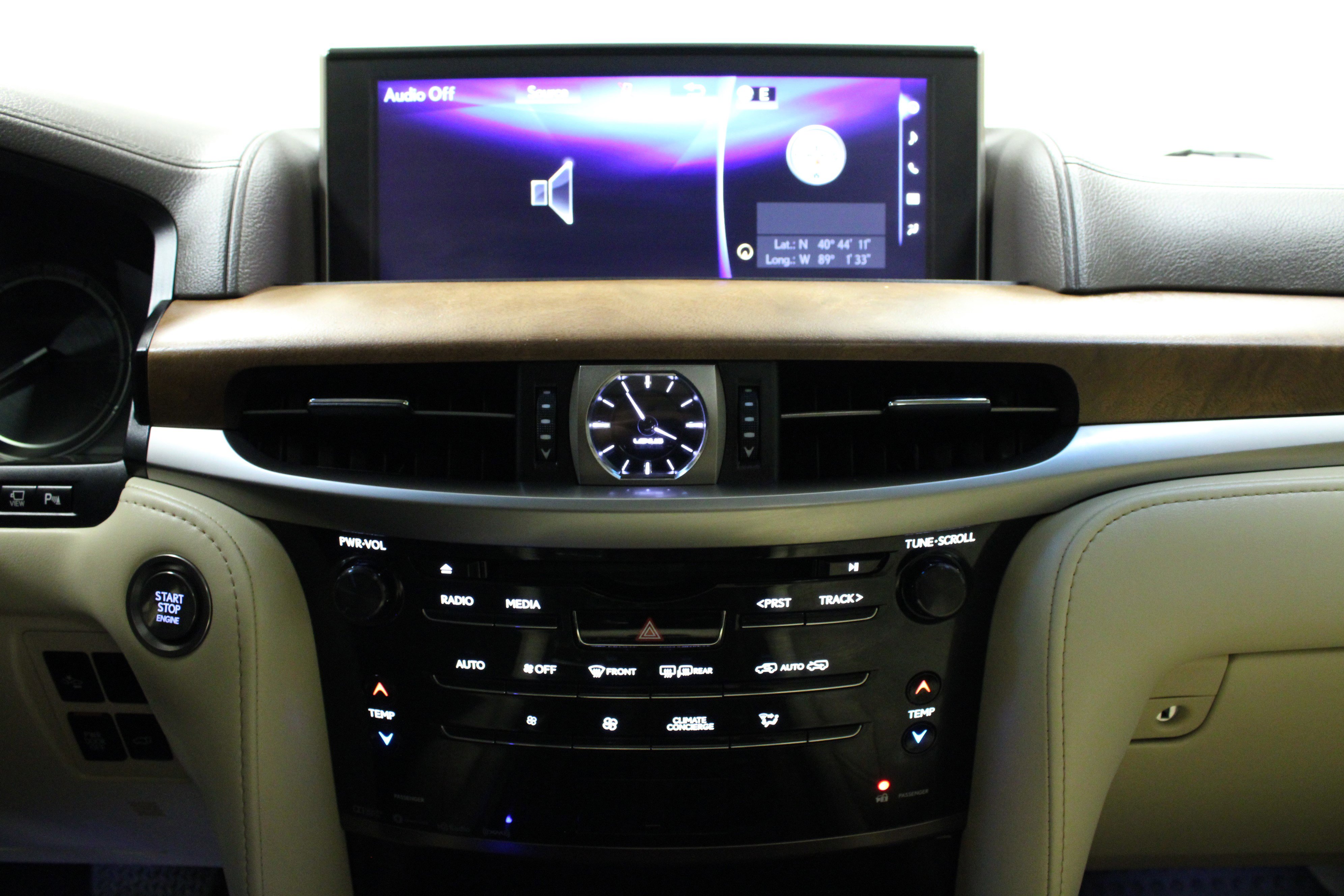 Used 2019 Lexus LX 570 4WD w/ Luxury Package image 22