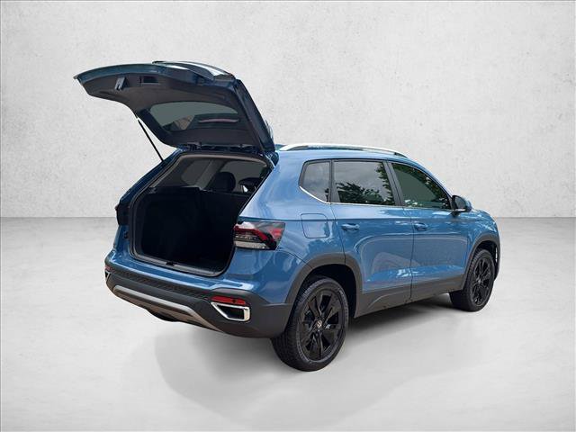 New 2026 Volkswagen Taos SE FWD image 2