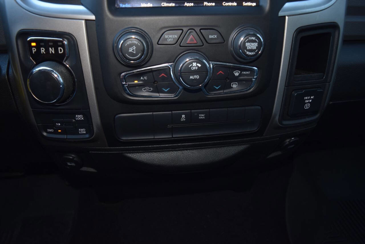 Used 2019 RAM 1500 Classic SLT w/ Luxury Group image 28