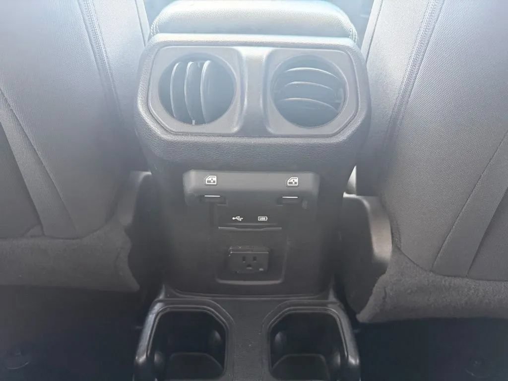 Used 2020 Jeep Wrangler Unlimited Sahara AWD/4WD image 27