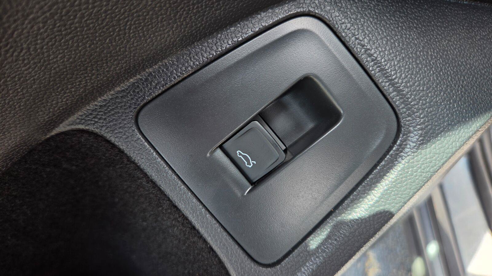 Certified 2024 Volkswagen Tiguan SE R-Line FWD image 22