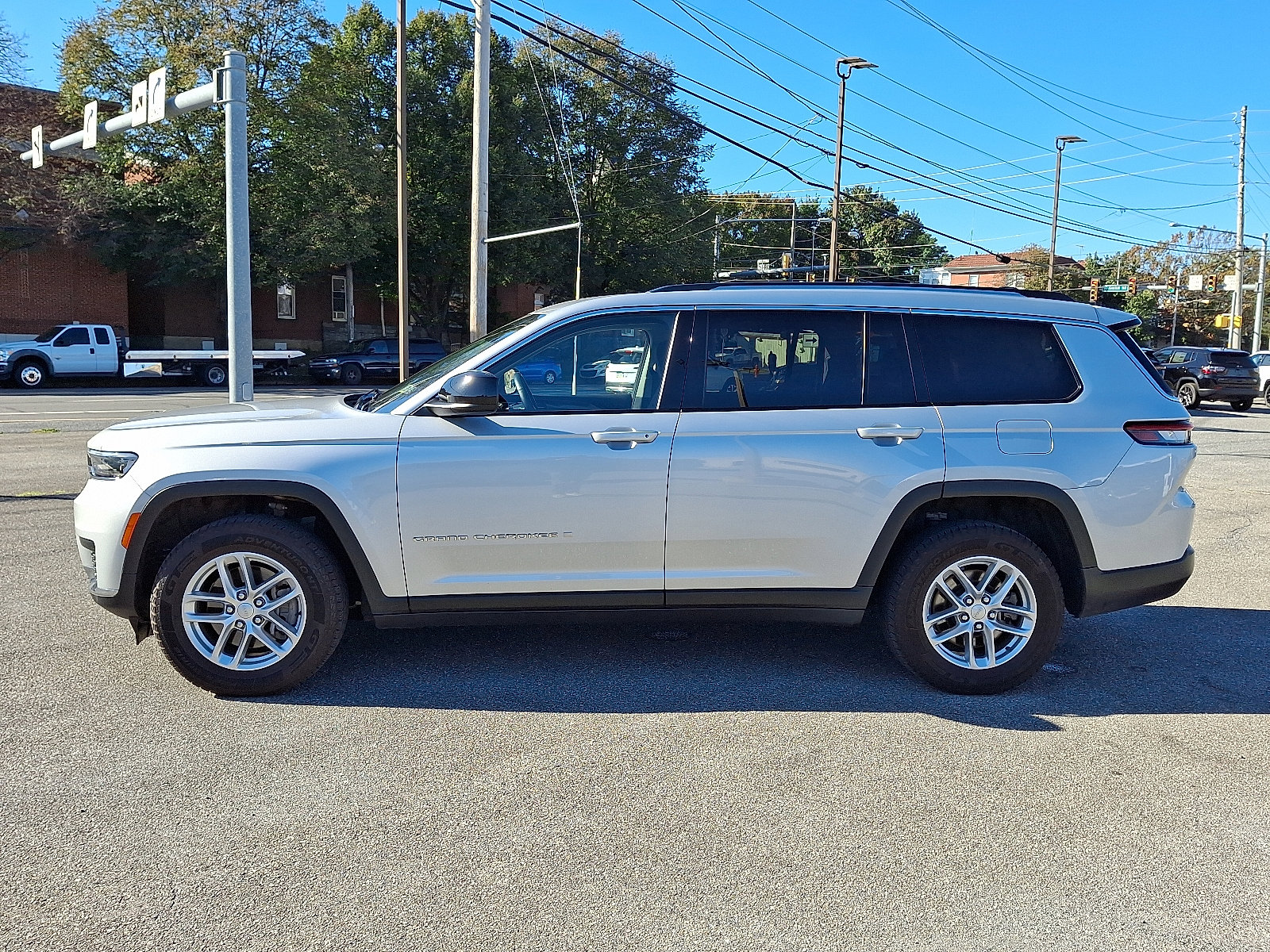 Used 2021 Jeep Grand Cherokee L Laredo w/ Luxury Tech Group I image 4