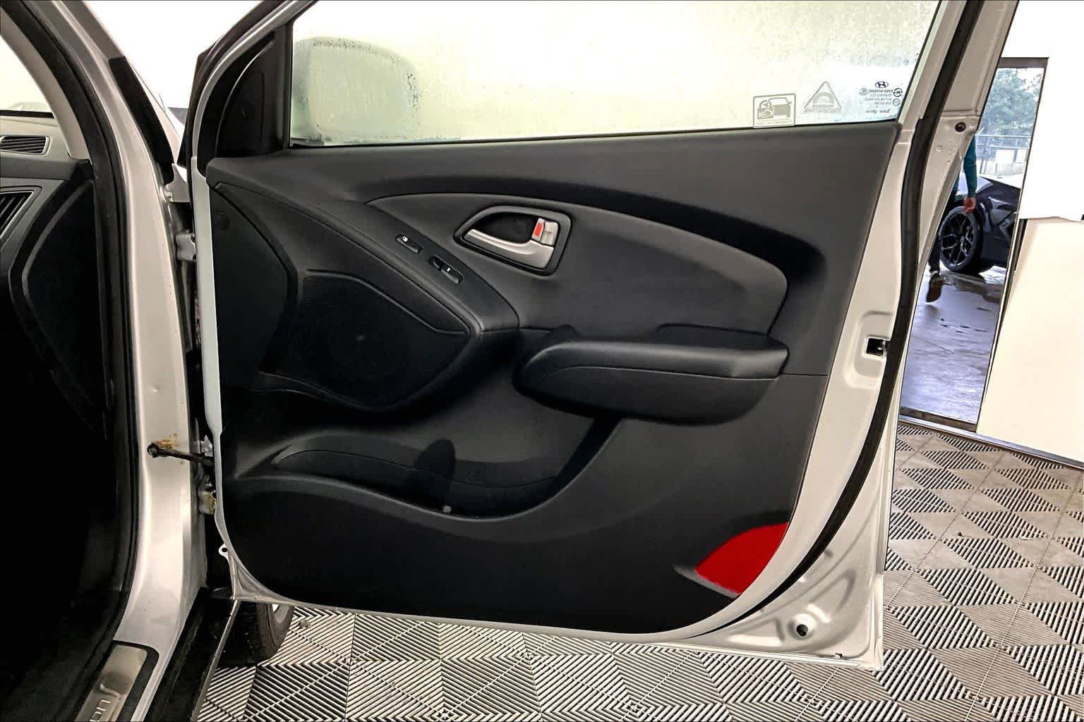 Used 2012 Hyundai Tucson Limited FWD image 21