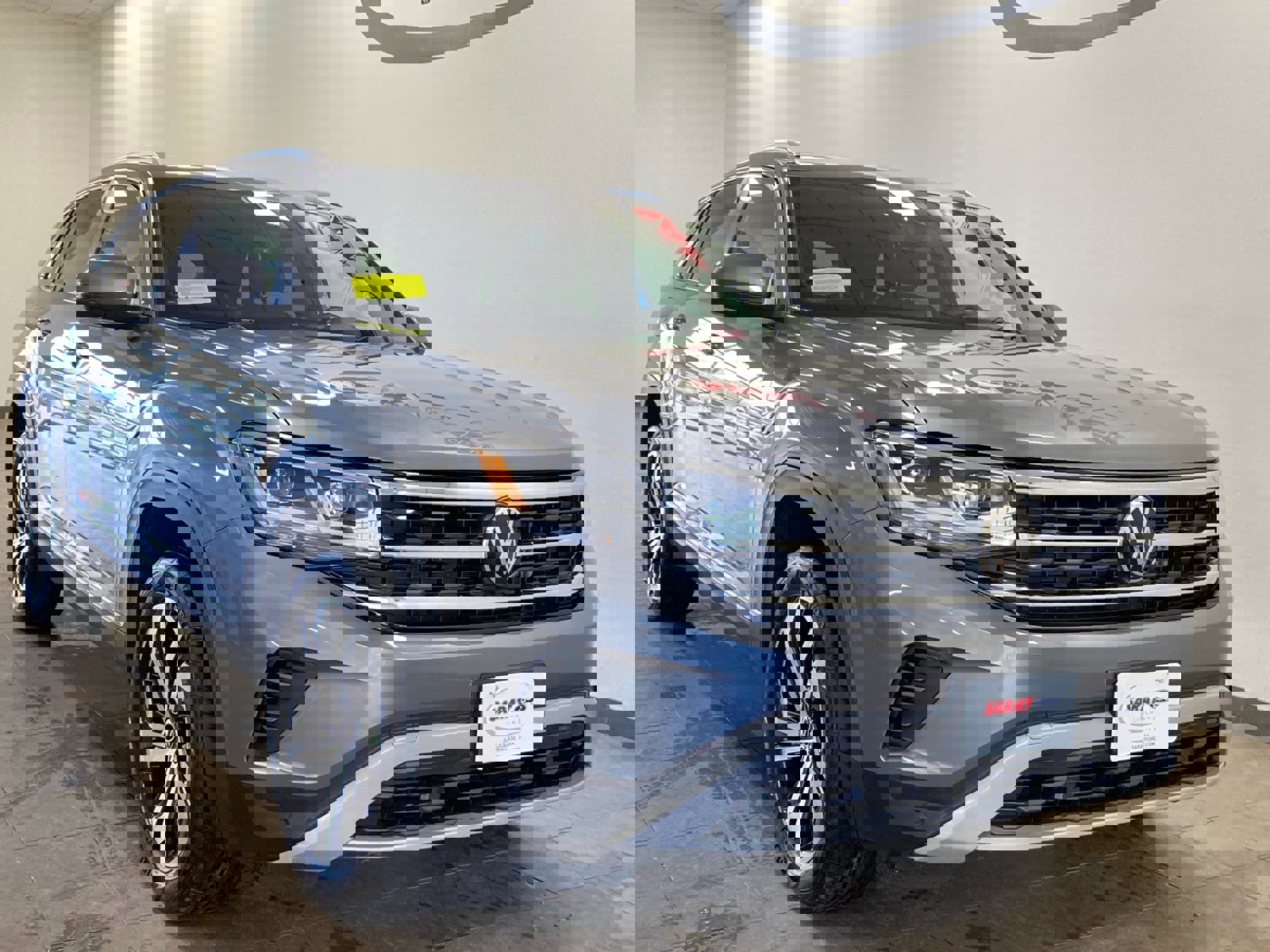 Used 2023 Volkswagen Atlas Cross Sport SEL image 2