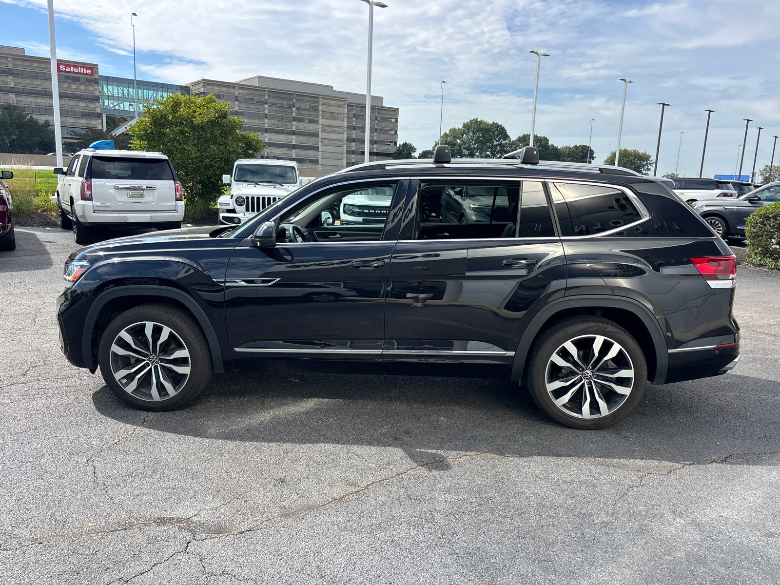 Used 2022 Volkswagen Atlas SEL Premium AWD/4WD image 4