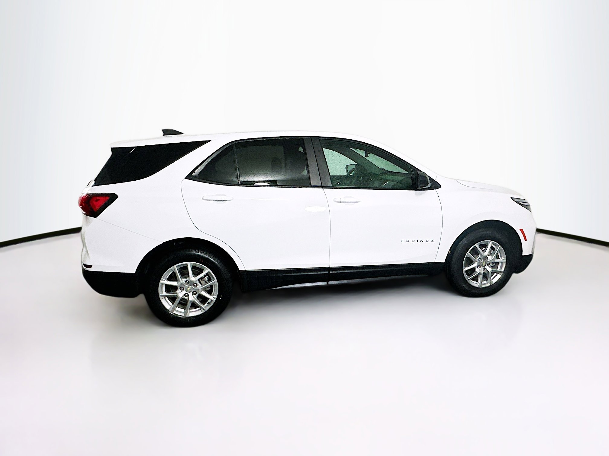 Used 2022 Chevrolet Equinox LS w/ LS Convenience Package image 10