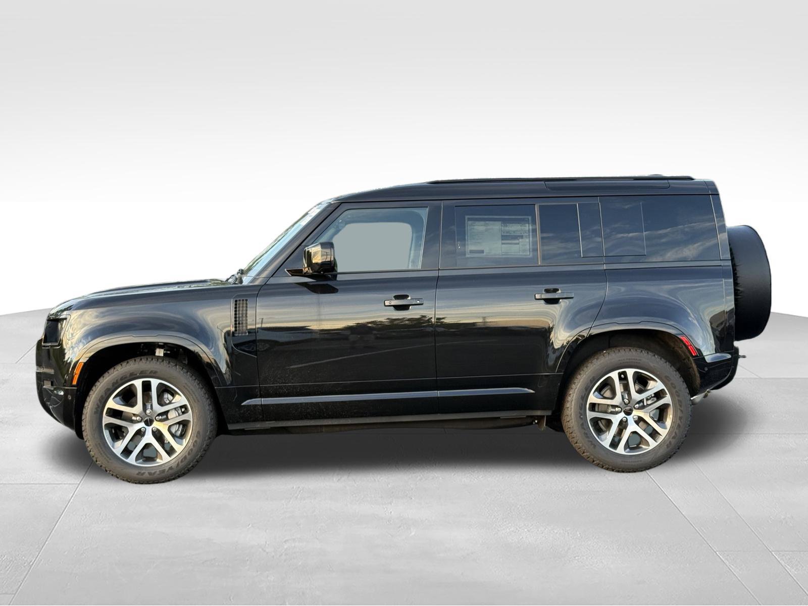 New 2026 Land Rover Defender 110 X-Dynamic SE AWD/4WD image 2
