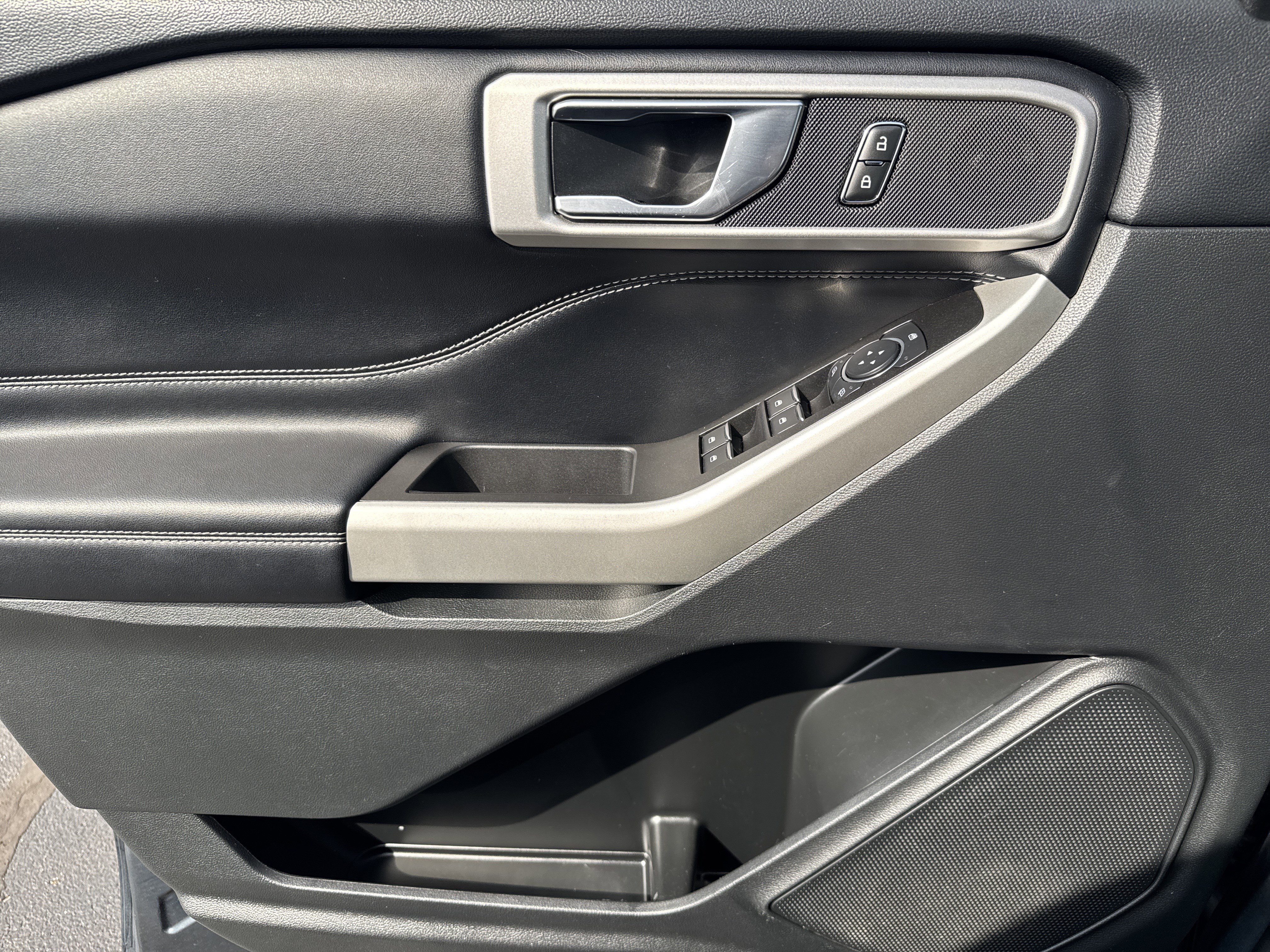 Used 2022 Ford Explorer XLT RWD image 14