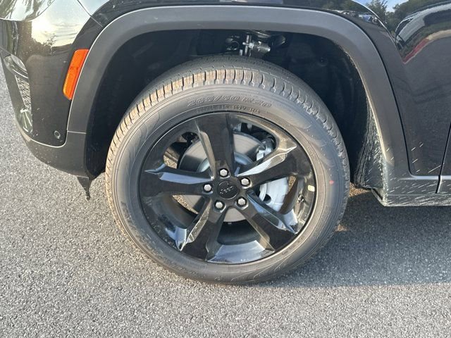 New 2025 Jeep Grand Cherokee Limited w/ Luxury Tech Group II image 11