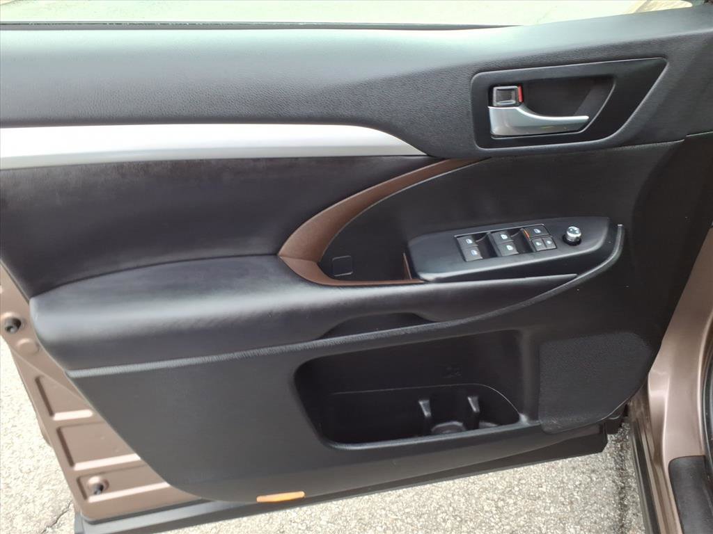 Used 2019 Toyota Highlander XLE image 23