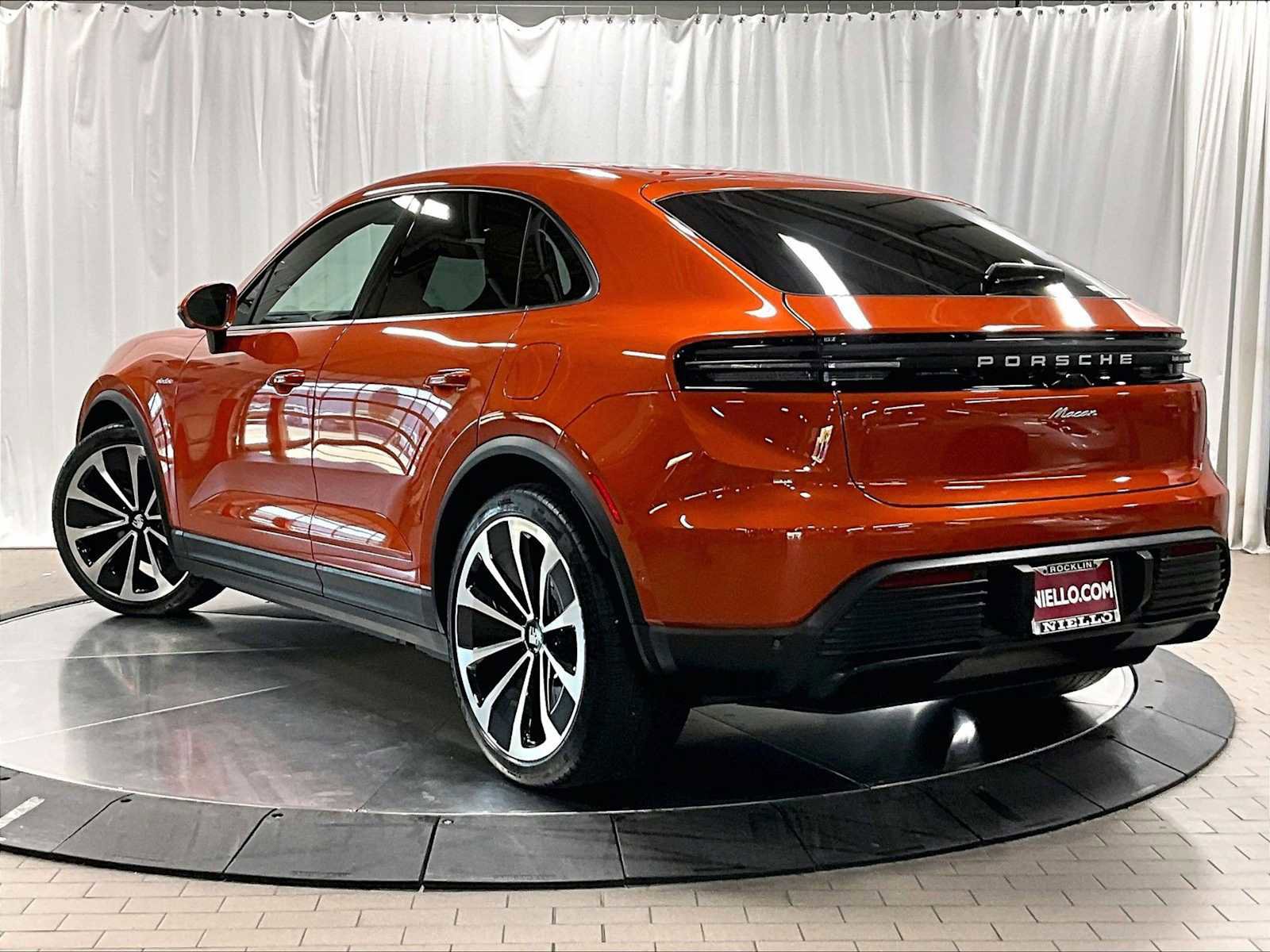 Used 2025 Porsche Macan Electric image 3