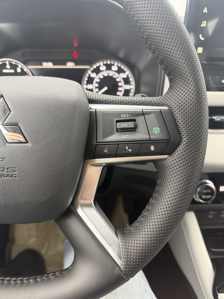 New 2025 Mitsubishi Outlander SE image 20