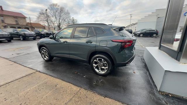 New 2026 Chevrolet Trax LT w/ Sunroof Package FWD image 4
