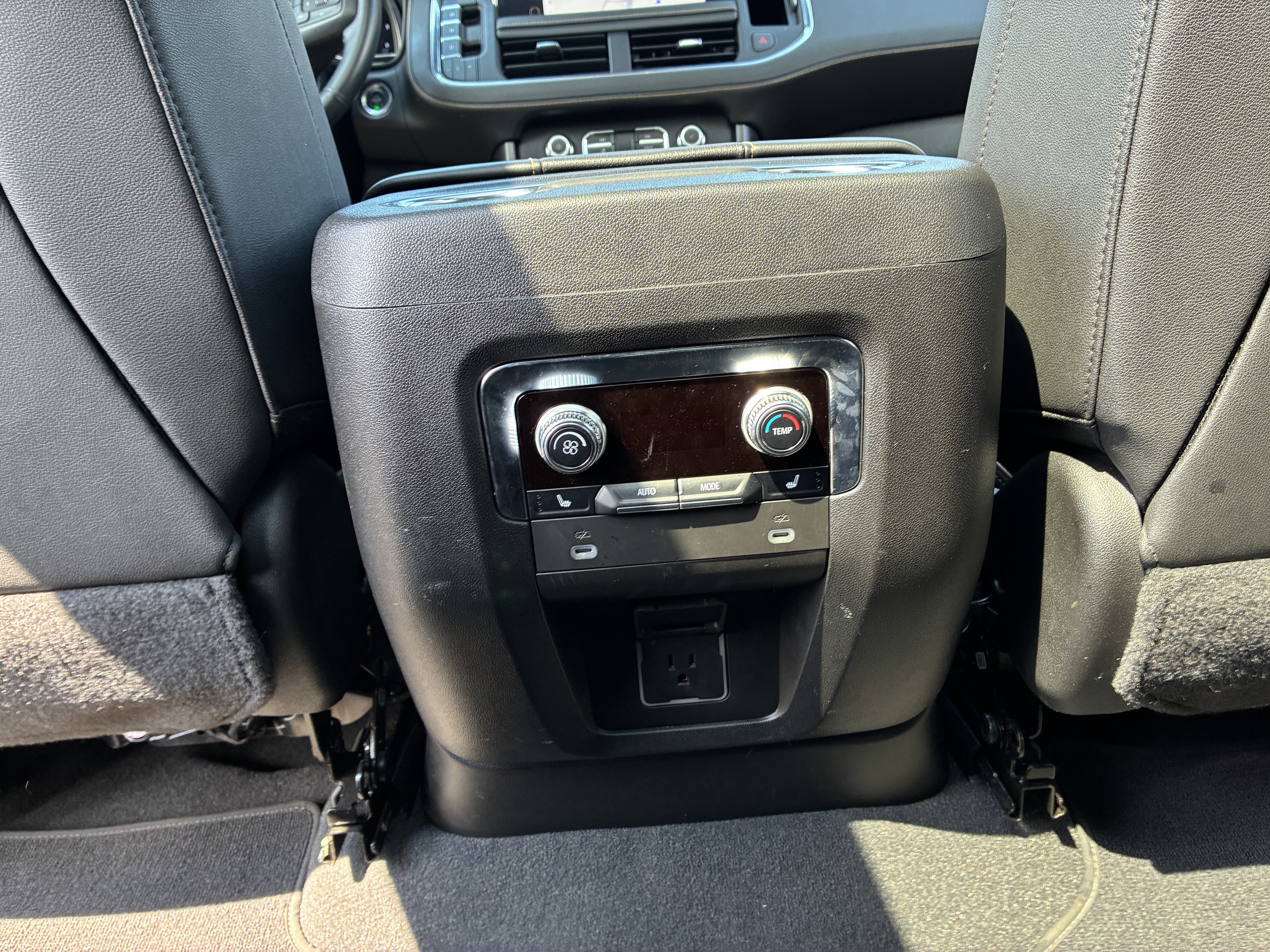 Used 2024 GMC Yukon AT4 AWD/4WD image 21