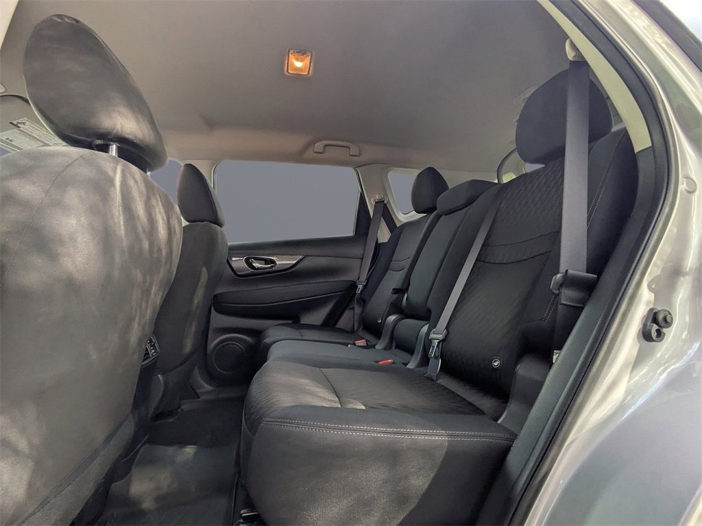 Used 2018 Nissan Rogue SV w/ Premium Package image 14