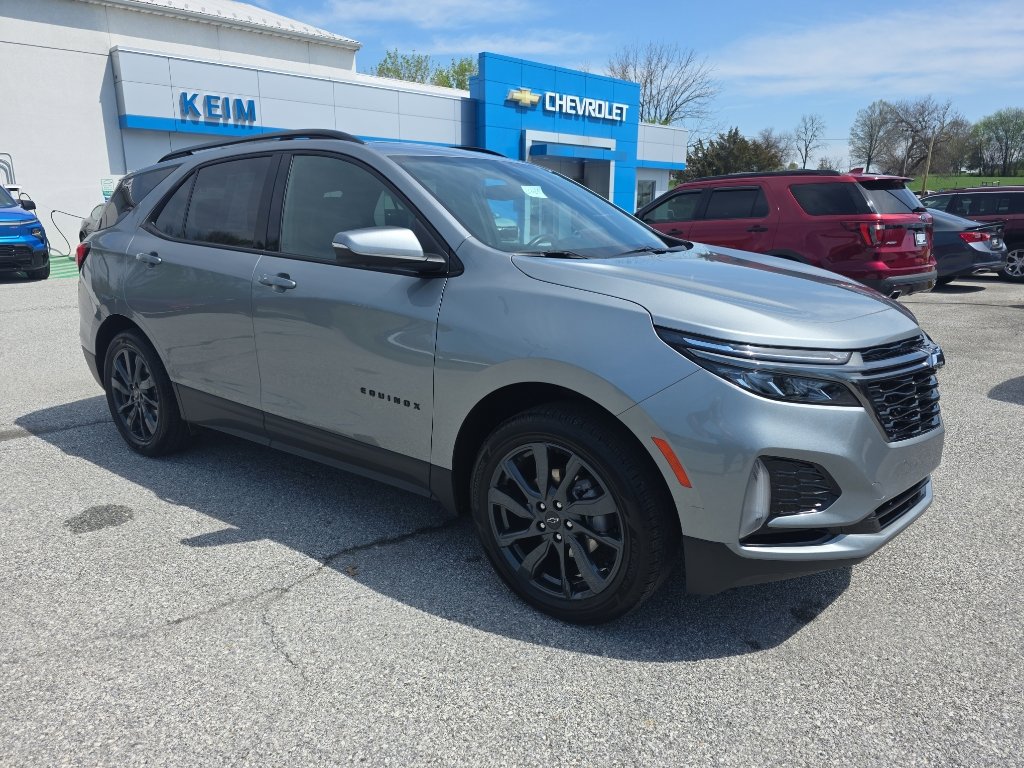 Used 2023 Chevrolet Equinox RS w/ RS Leather Package image 3