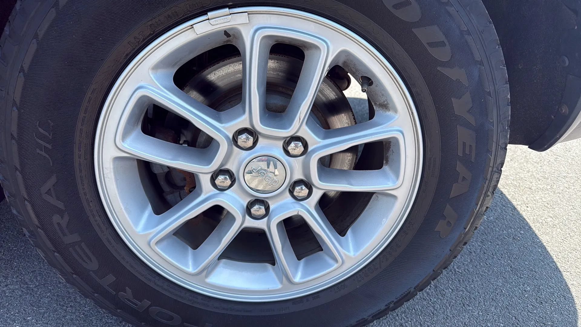 Used 2018 Jeep Grand Cherokee Laredo AWD/4WD image 6
