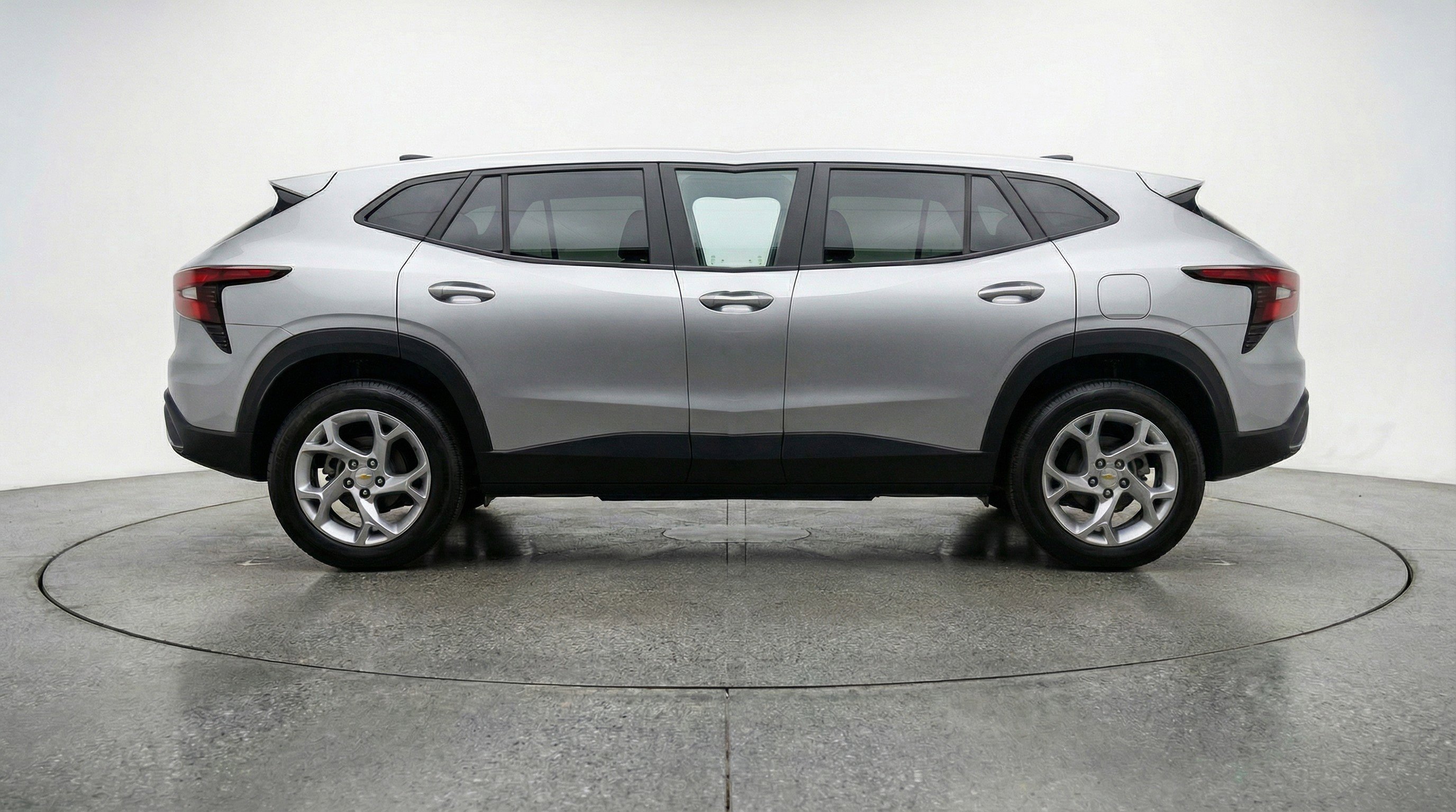Used 2025 Chevrolet Trax LT FWD image 5