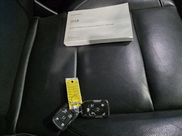 Used 2018 GMC Yukon XL SLT w/ Open Road Package image 9