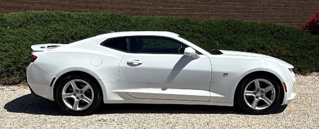 Used 2017 Chevrolet Camaro LT RWD image 5