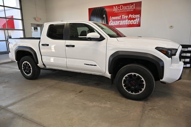 Used 2024 Toyota Tacoma TRD Off-Road w/ TRD Off Road Premium Package AWD/4WD image 4