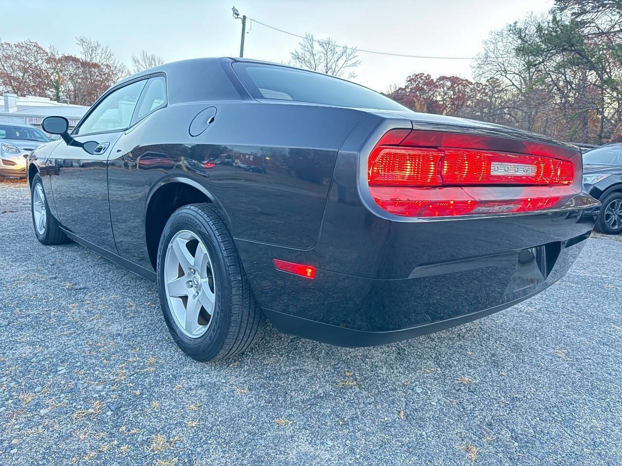 Used 2010 Dodge Challenger SE image 8