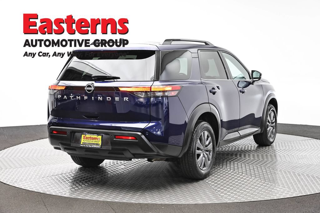 Used 2025 Nissan Pathfinder SV FWD image 5
