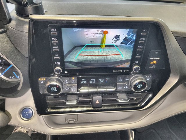 Used 2021 Toyota Highlander XLE image 17