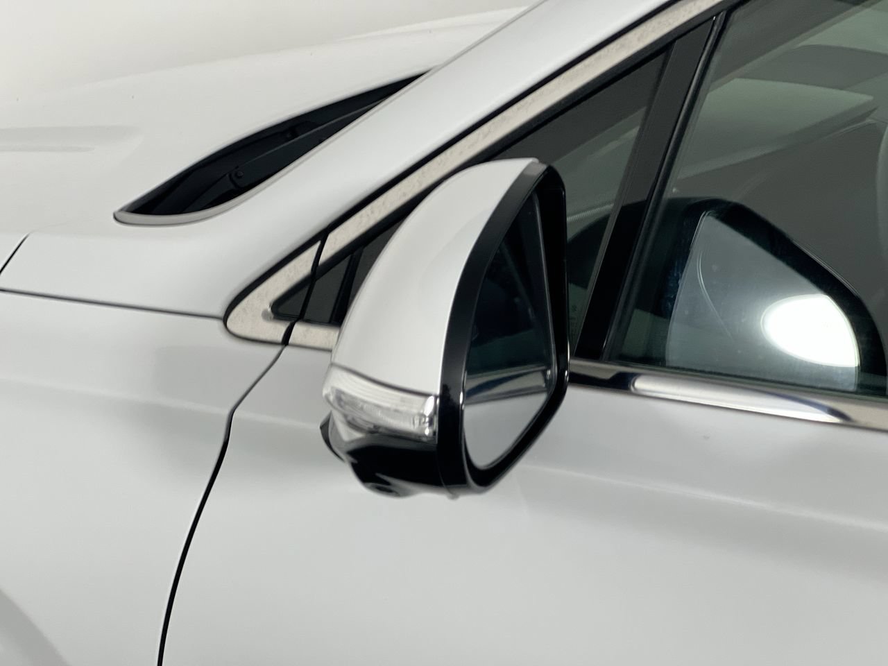 Used 2022 Hyundai Santa Fe Limited FWD image 6