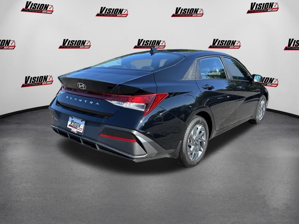 Certified 2024 Hyundai Elantra SEL FWD image 5